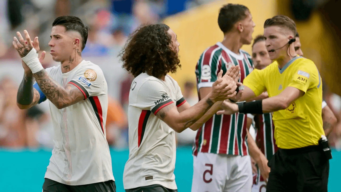 عيون على الحكم.. ركلة جزاء ملغاة تشعل جدل مواجهة تشيلسي وفلومينينسي