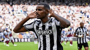 إيزاك يواصل الابتعاد عن نيوكاسل.. في انتظار ليفربول ويعود إلى سوسيداد!