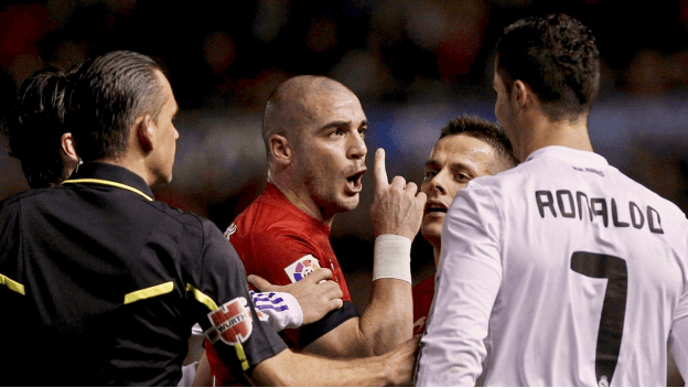 غروره وغضبه قاداه لتسديد الكرة نحو الجماهير” .. باندياني يستعيد كواليس صراعه مع رونالدو بعد 14 عامًا من المباراة!