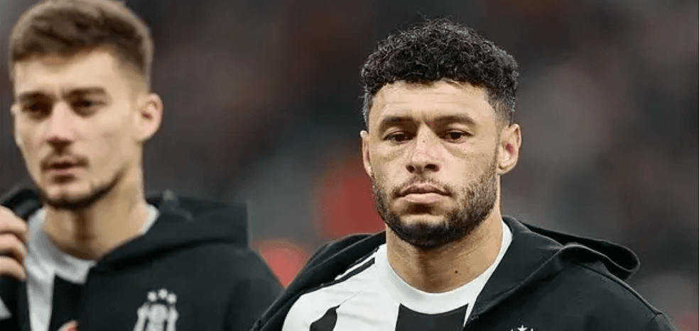 Chamberlain to End Nine-Year Long-Distance Relationship with Girlfriend After Returning to English Football