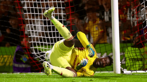 مانشستر يونايتد ضد جريمسبي | إذا لم تر شيئًا يبعث على الضحك الليلة .. فلا تصدق شقيقك بعد اليوم يا أندريه أونانا، وبرونو فيرنانديش اختار الكوميديا بدل السعودية!