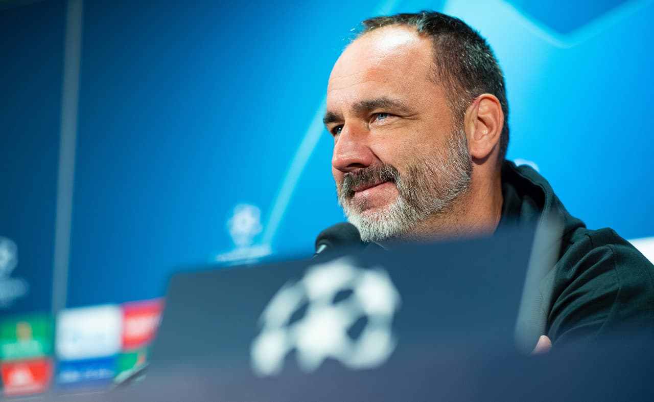 مدرب سلافيا براغ: آرسنال هو الفريق الأكثر تألقاً حالياً وركلاتهم الثابتة مذهلة