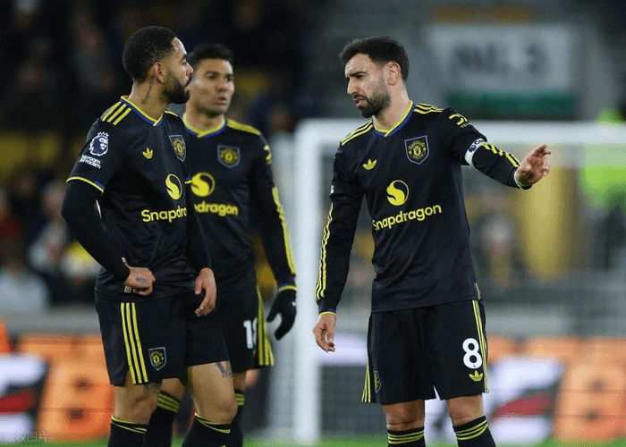 [أبرز الفيديو] وولفرهامبتون 1-4 مانشستر يونايتد: برونو فيرنانديز يسجل ثنائية ويمرر تمريرة حاسمة؛ ماونت وإمبيمبو يسجلان