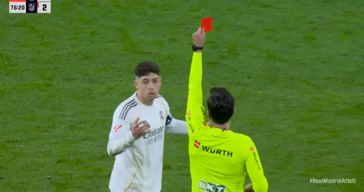 रियल मैड्रिड टीवी ने रेफरी पर हमला बोला: वाल्वर्डे का रेड कार्ड घोटाला और शर्मनाक है; रेफरी के घर में मेसी का भित्तिचित्र है