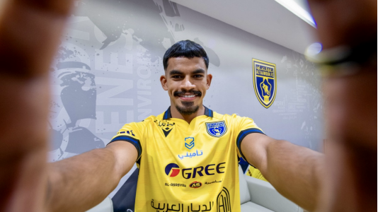بعد صراع رباعي دوري روشن.. التعاون يتمسك بسعر سعد الناصر ويرفض التخفيض!