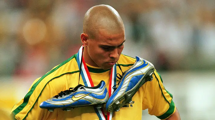 رونالدو نازاريو يستعيد ذكرياته عن ظهوره السيئ في نهائي كأس العالم 1998: كل ما أتذكره أنني استيقظت محاطًا بالأطباء بعد غداء ما قبل المباراة