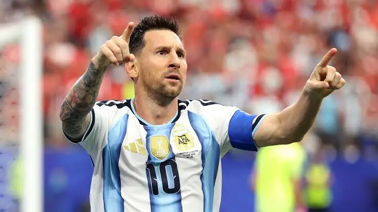 Homenagem a Messi: Associação de Futebol da Argentina anuncia um minuto de aplausos para Messi aos 10 minutos de todos os jogos domésticos