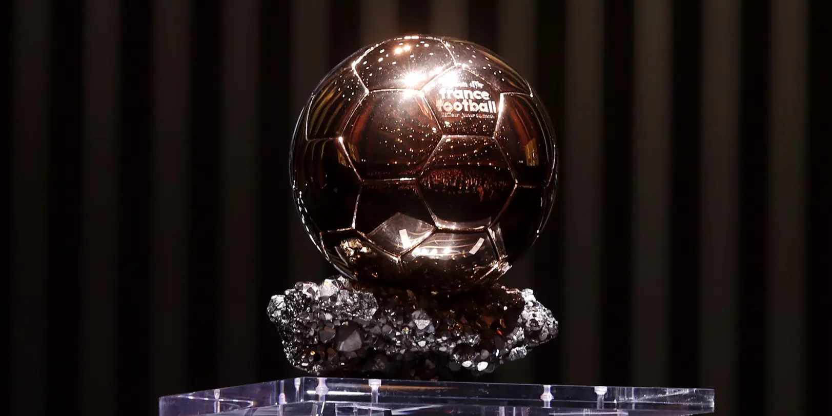 الصحافة الفرنسية عن الكرة الذهبية: ريال مدريد قرر الدفع لكيليان مبابي، بينما يحظى خفيتشا كفاراتسخيليا بدعم قوي