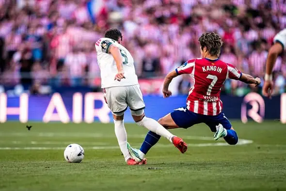 Lee Kang-in sobre la entrada sin sanción a Valverde en el descanso: No quiero hablar de decisiones, eso está fuera de nuestro control