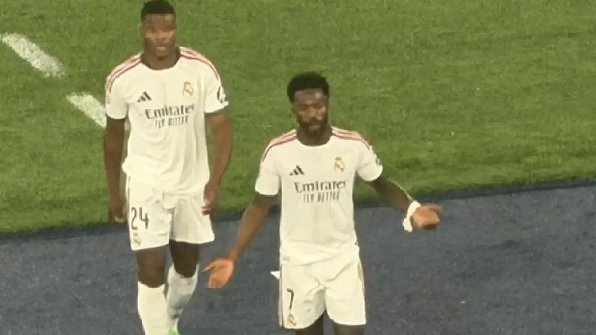 Sem qualquer interação com José Mourinho após ser substituído: Vinícius Jr. explica os seus protestos no pós-jogo