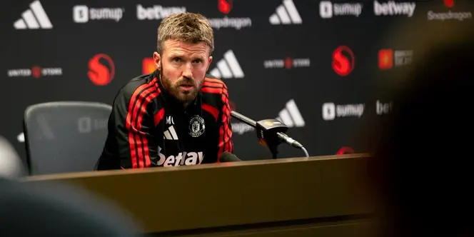 Aumenta la presión para despedirlo: la directiva del Manchester United da un respiro a Carrick mientras comienzan las conversaciones internas sobre su sucesor