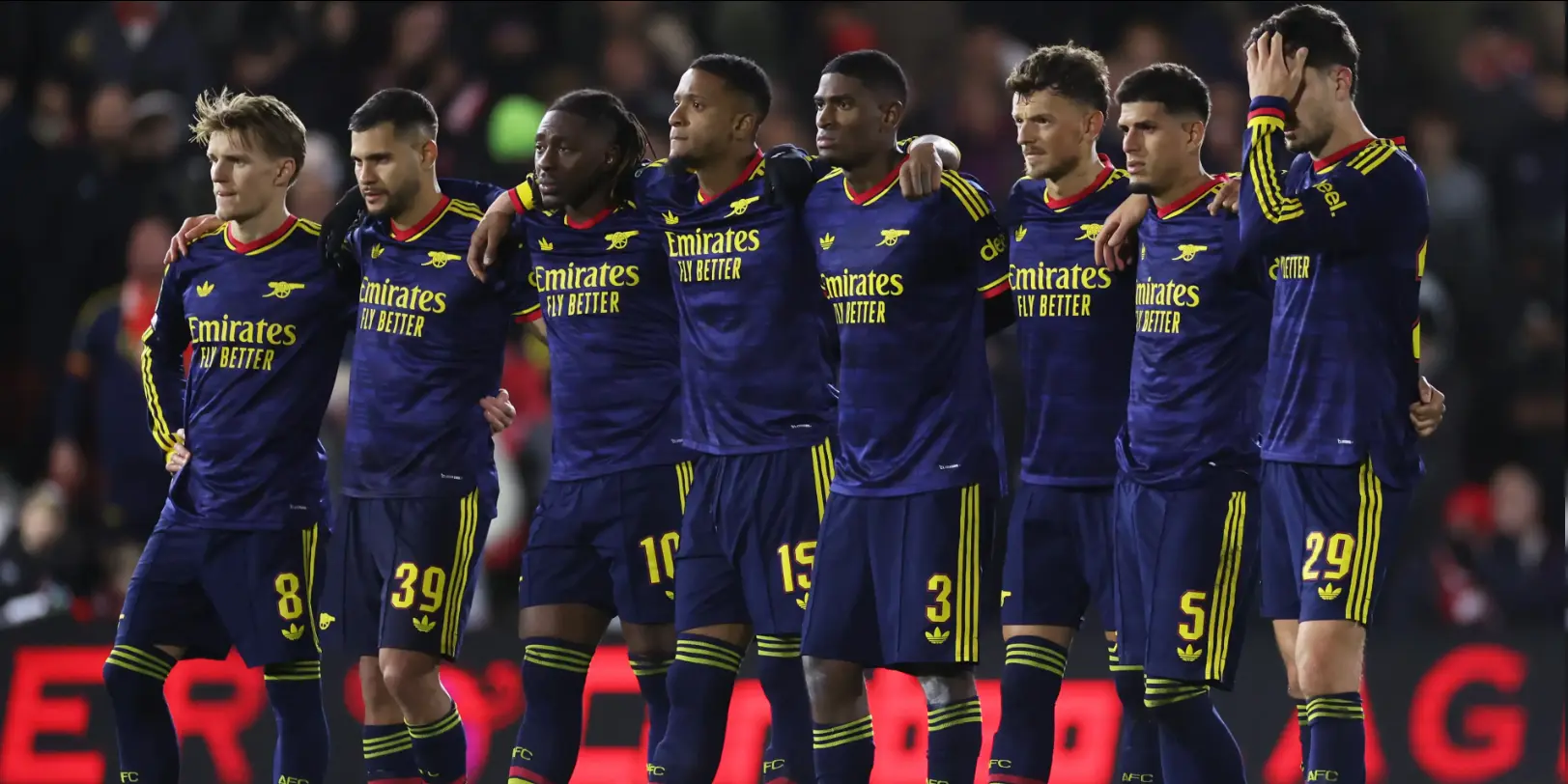 Eliminado por uma equipa da League Two: Arsenal surpreendido e afastado da Taça da Liga inglesa no desempate por penáltis