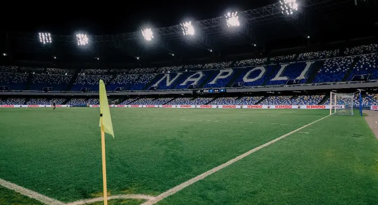 يويفا، آينتراخت فرانكفورت، نابولي، حظر جماهير الفرق الزائرة، فيليب ريشكه