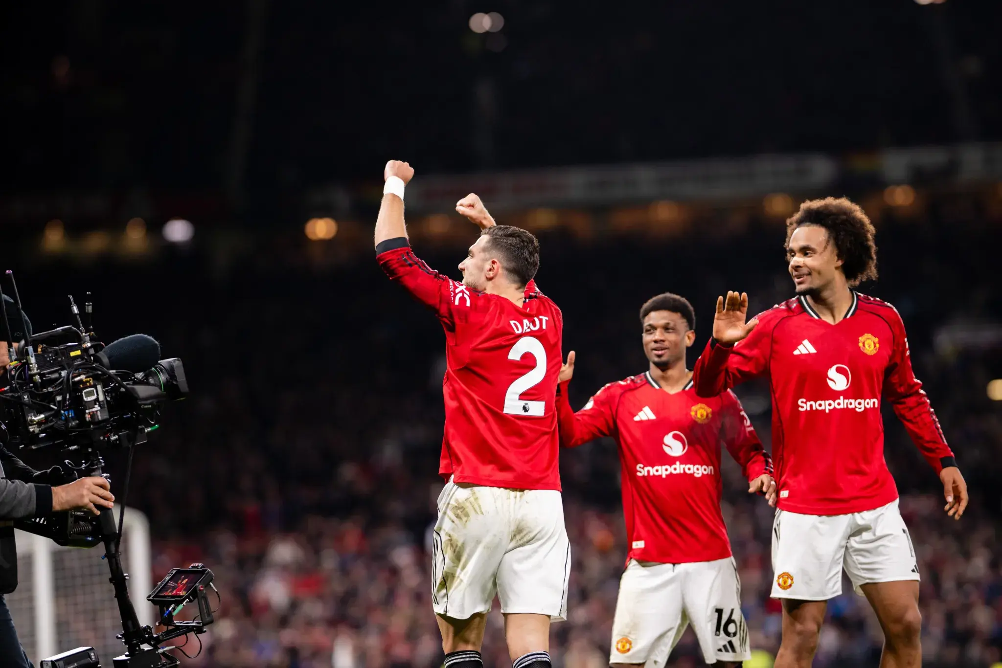 الدوري الإنجليزي، مانشستر يونايتد، وست هام يونايتد، أداء متقلب، كاميل لايف