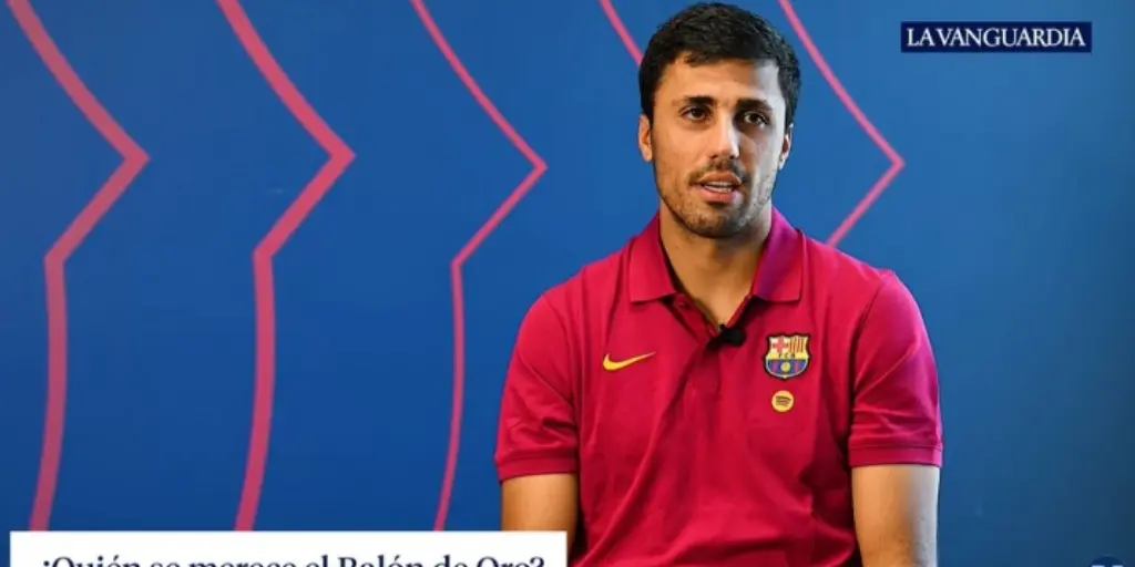رودري، الفائز بالكرة الذهبية 2024، يتحدث عن الكرة الذهبية: دعم برشلونة ليامال أمر منطقي تمامًا ويأمل في فوز لاعب إسباني