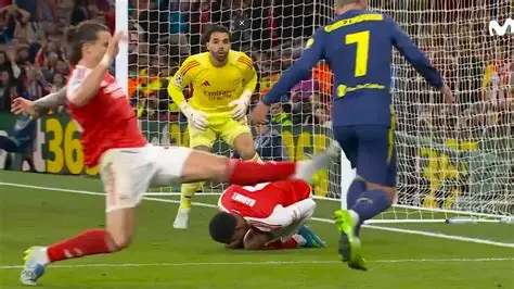 Champions League Penalty Controversy: Antoine Griezmann Brought Down But No Penalty Given, Sparked Outrage